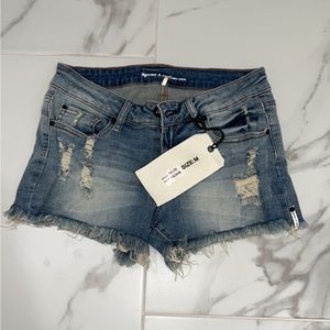 Special A size M frayed denim shorts